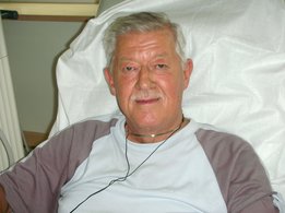Pacient zâmbind în timpul dializei