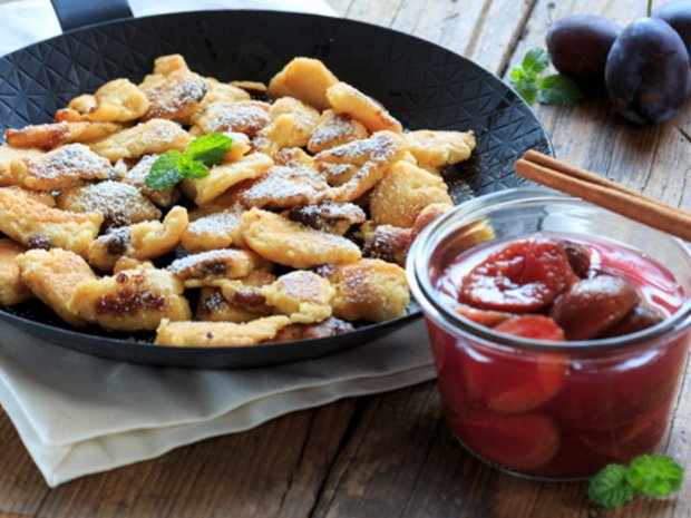 Kaiserschmarrn cu compot de prune